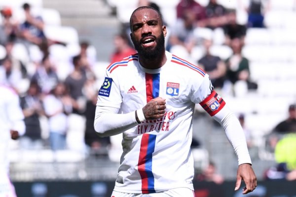 French media: Lacazette suffered a burglary during the game and lost tens of thousands of euros of property