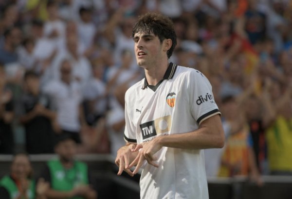 Longo: Xavi Grae received Valencia s renewal offer, he has reached a basic agreement with Manchester United